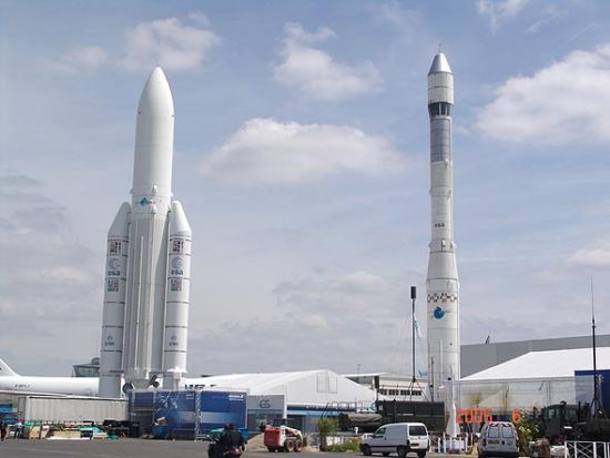 资料图:欧洲航天局阿里亚娜5火箭模型