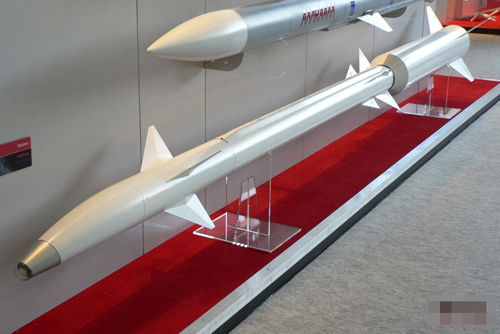 资料图片:防务展上的"大卫投石索"拦截弹模型.