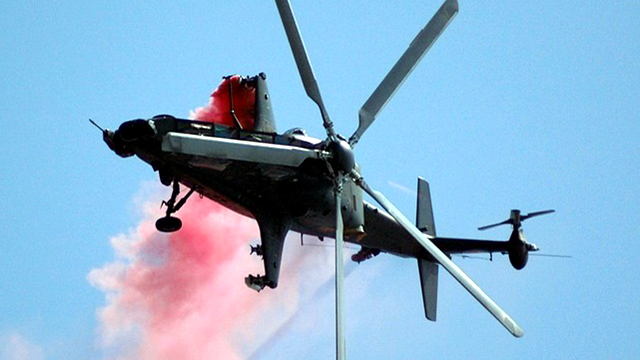 武直10大秀筋斗特技堪比美军阿帕奇