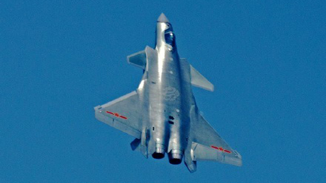 我歼20战机垂直拉升霸气猛照