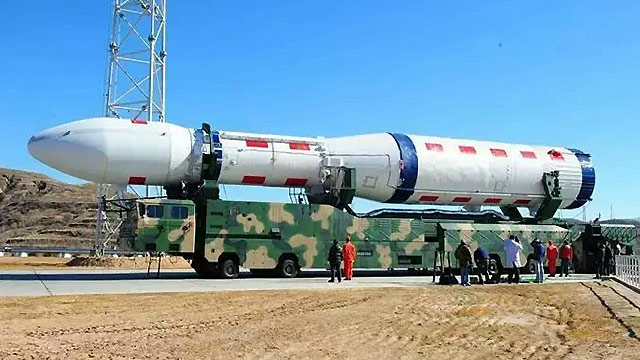 长征六号运载火箭及巨型运载特种车真容曝光