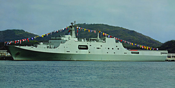 图文:已经服役于南海舰队的昆仑山号两栖登陆舰