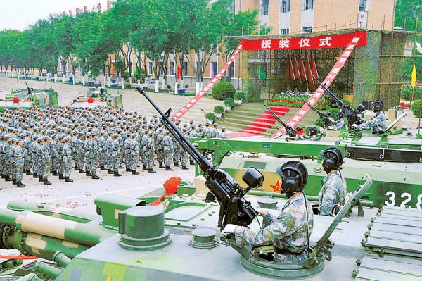 图文:新型数字化火炮列装北京军区炮兵旅