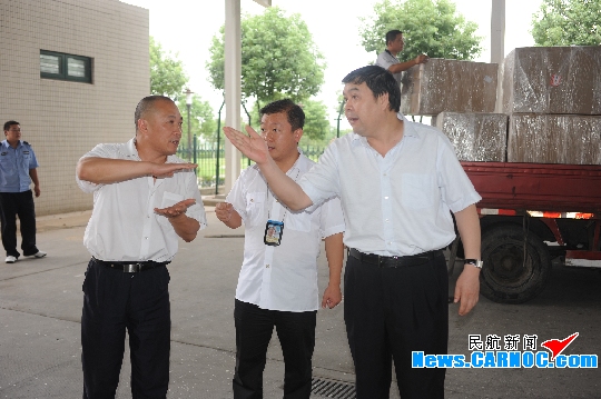 东航江苏公司总经理田留文双休暗访严查安全