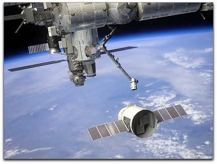 龙太空舱月空间站对接模拟图