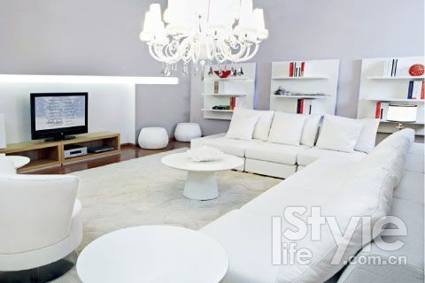 单纯的白色占据空间主调