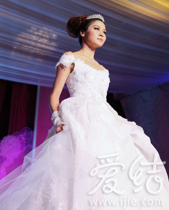 上海桂由美婚纱图片