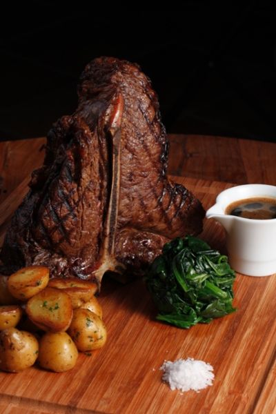 佛罗伦萨传统手扒制的t骨牛排