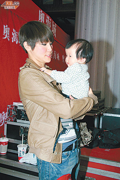 何韵诗想领养孩子 寻同性爱人出国结婚|何韵诗|容祖儿|出柜_新浪女性