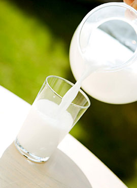 牛奶养颜又助眠