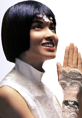 妩媚,俏皮,帅酷,可爱……让我们看看tvb美女郑雪儿演绎的短发72变!