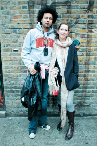 偷拍巴黎街头最养眼情侣组图3