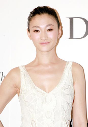 组图:明星示范深v领秀性感美胸(6)