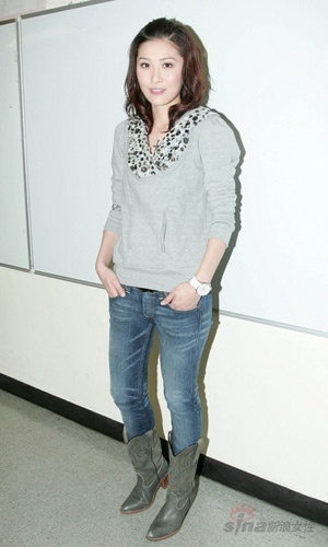 周丽淇 中性搭配简约自然