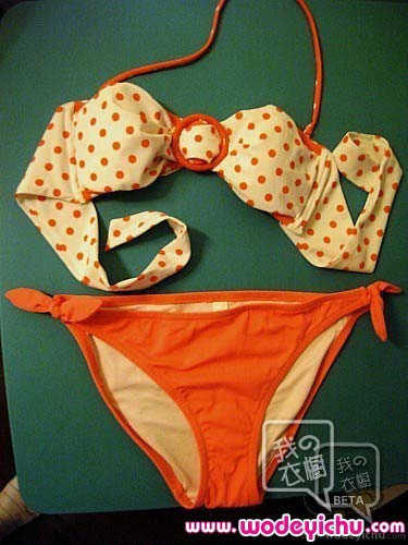 组图:乐享夏天 海边比基尼美女清凉又养眼(2)