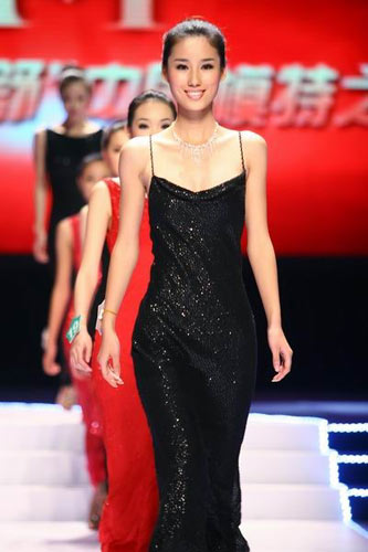 广西电视台都市频道承办的2007中国模特之星全国总决赛在广西电