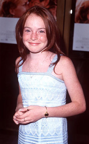 小时候的林赛-罗韩林赛-罗韩 lindsay lohan三岁开始接拍60多支广告