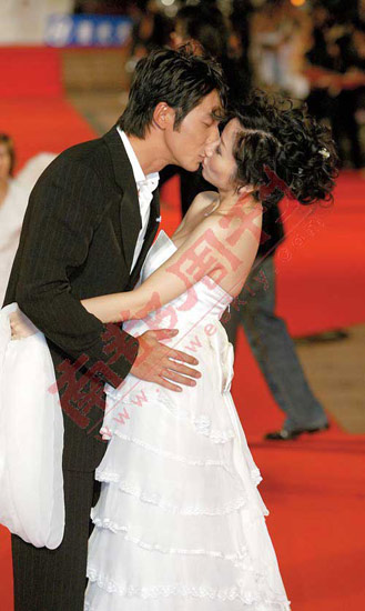 陶子与老公李李仁在2005年9月11日摆酒,之后的各大颁奖典礼上就常常