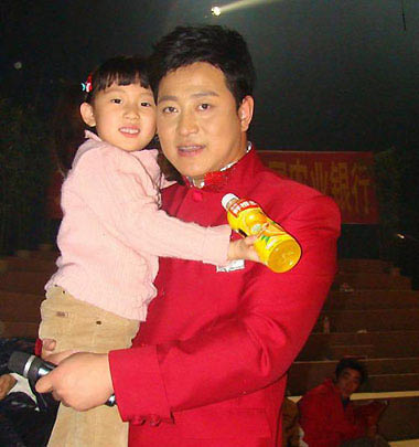 在今年1月25日的博客中,首次贴出了自己宝贝女儿的照片