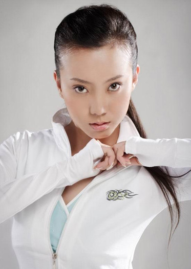 组图刘岩拍写真纪念奥运一周年彰显精神力量