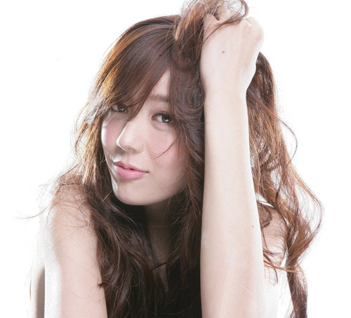 组图周伟童俏皮淑女写真显温柔可爱