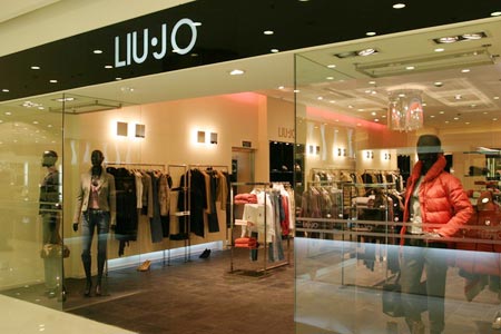jo    产地:意大利    主营产品:女装    品牌故事:1995年,liu·jo