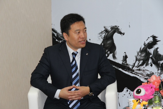 一汽轿车销售有限公司副总经理崔大勇接受新浪汽车专访