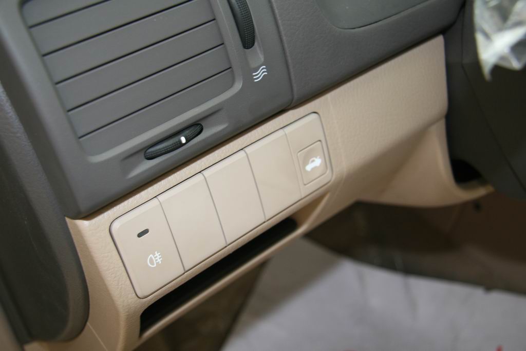 东风悦达起亚07款赛拉图内饰