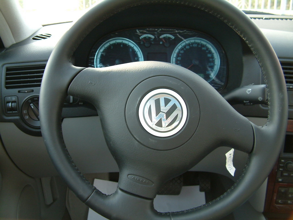 一汽大众宝来方向盘