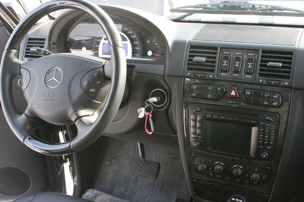 图为奔驰g55amg内饰