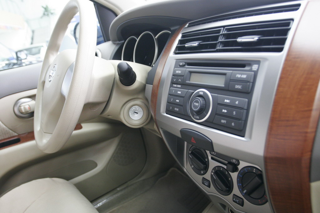 东风日产骏逸中控台