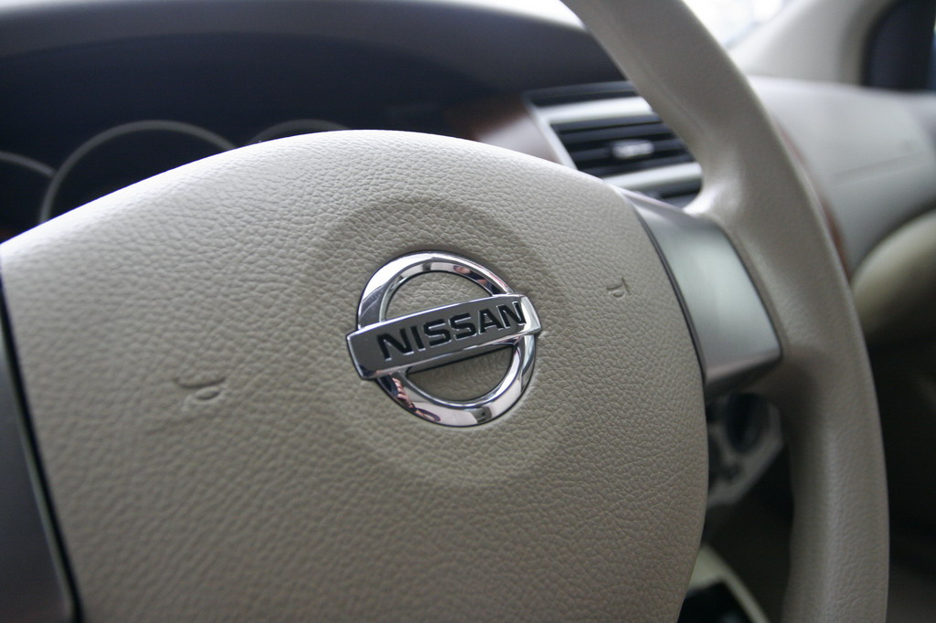 东风日产骏逸方向盘