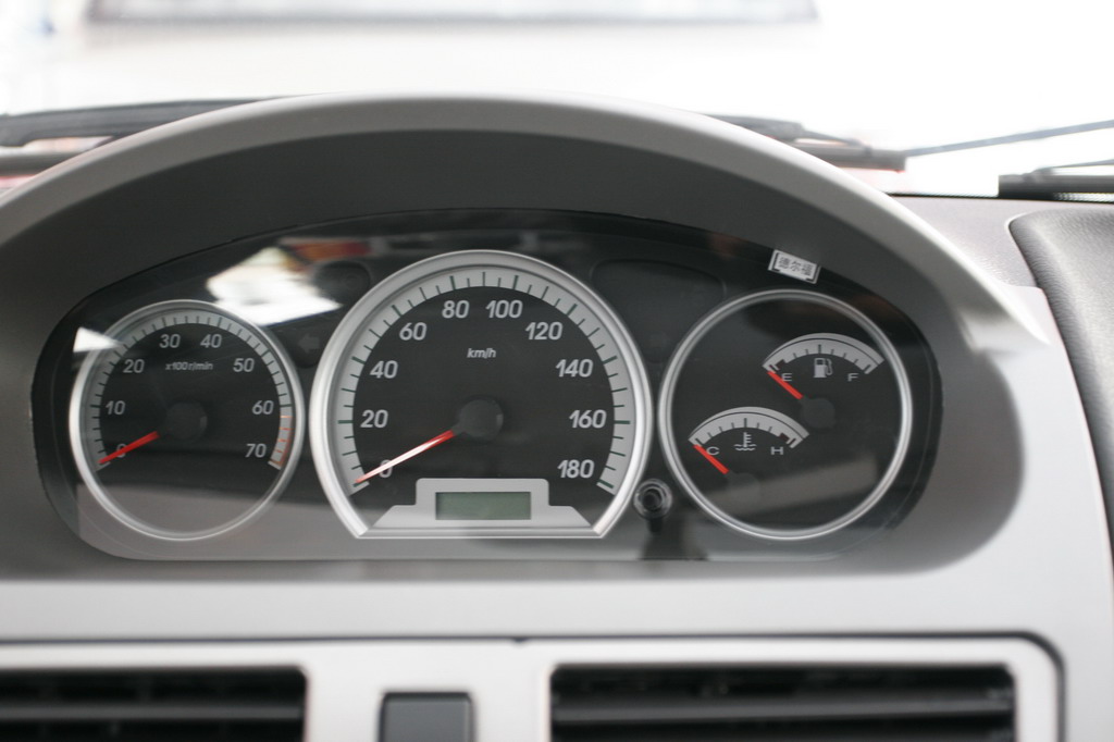 天津一汽两厢威志仪表盘