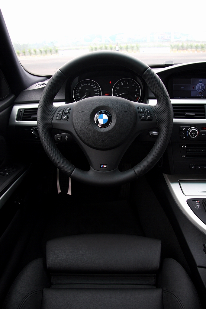 325i豪华运动型内饰图片