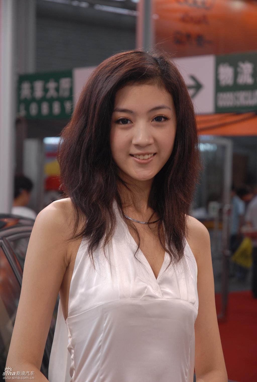 哈尔滨车展美女模特图