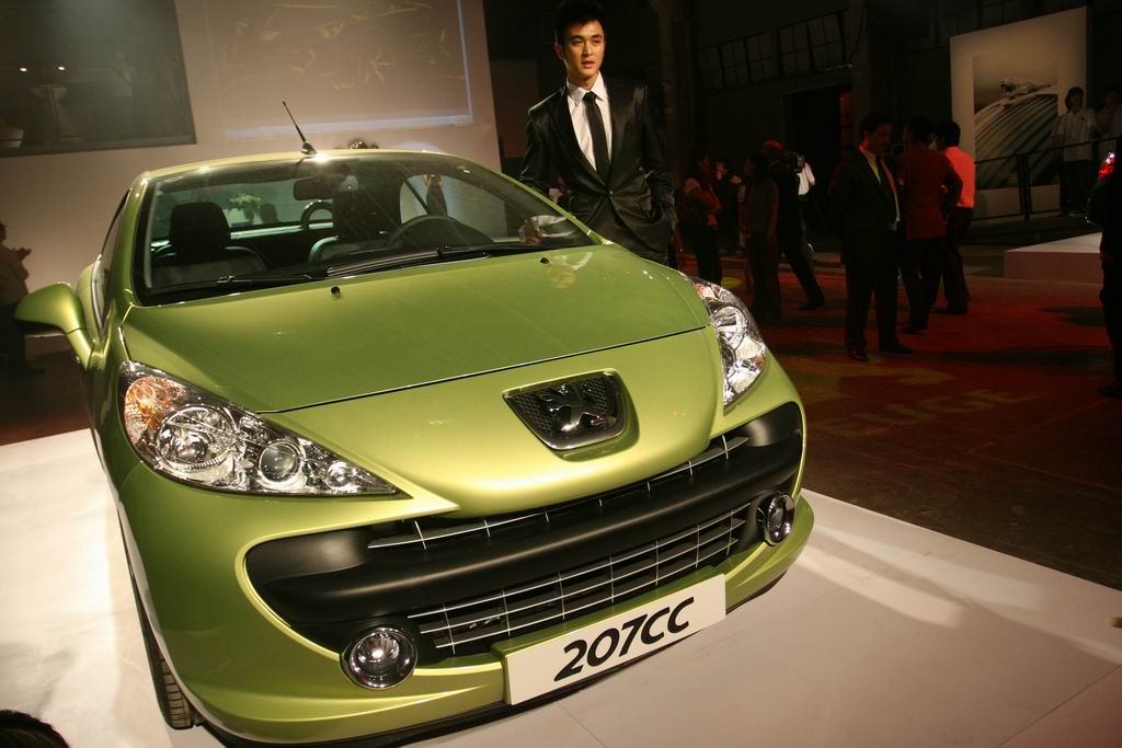 2008年9月6日,全新的标致 207cc硬顶敞篷跑车正式进口中国.