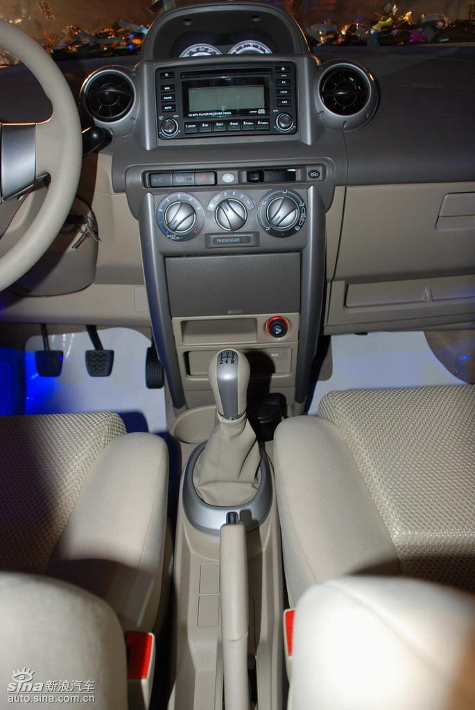 新浪汽车首页>图片>长城炫丽上市现场图>长城炫丽上市现场实拍内饰图