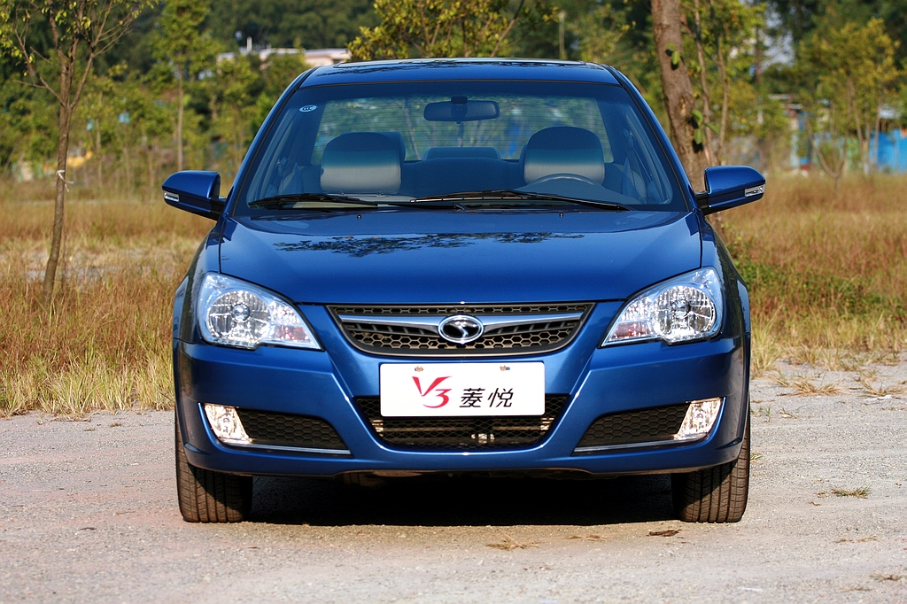 菱悦v3汽车报价及图片