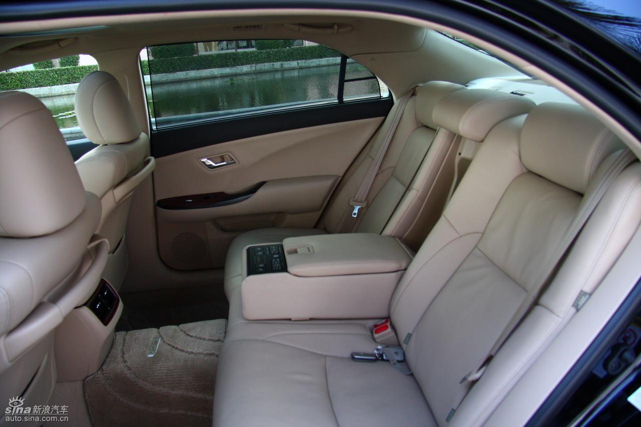 丰田新皇冠试驾实拍图内饰