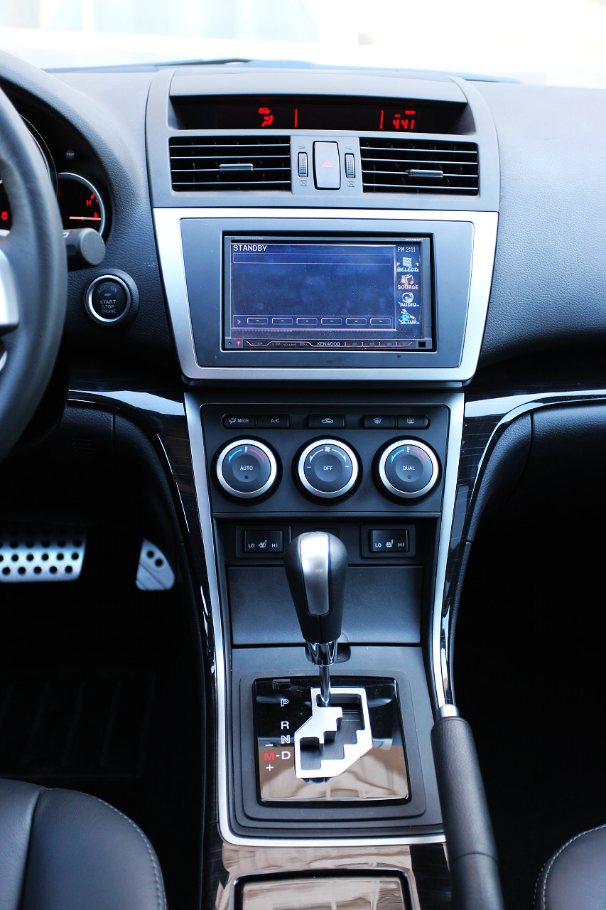 睿翼轿跑内饰图片