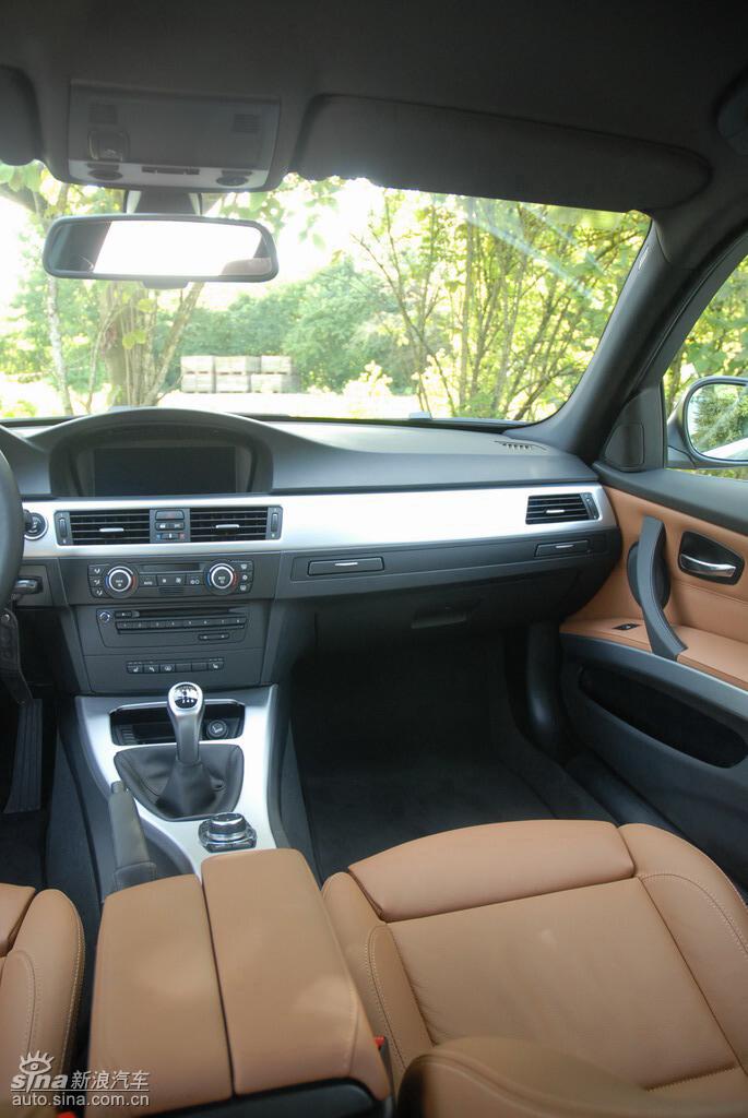 09款宝马3系轿车内饰