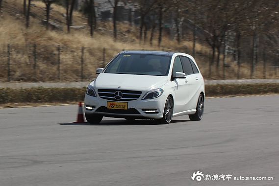 奔驰全新B级轿车