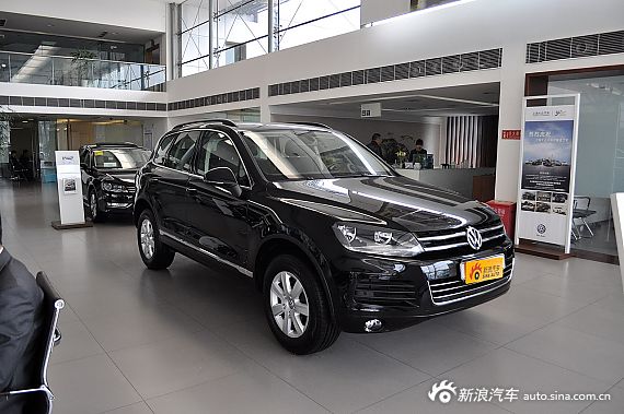 2011款途锐3.0TSI V6汽油标配型 深黑