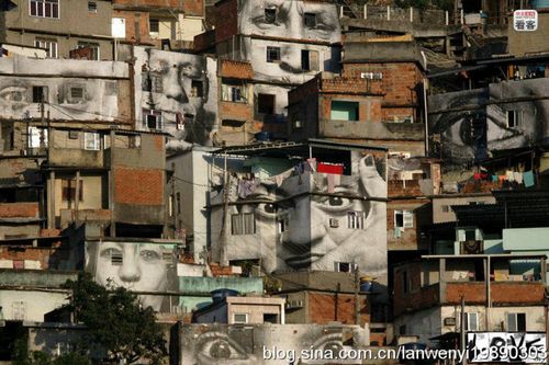里约一处贫民窟展示了法国摄影家的jr的艺术作品