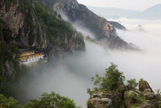 唐宗室李皋任温州长史时,曾作《游南雁荡山》诗.