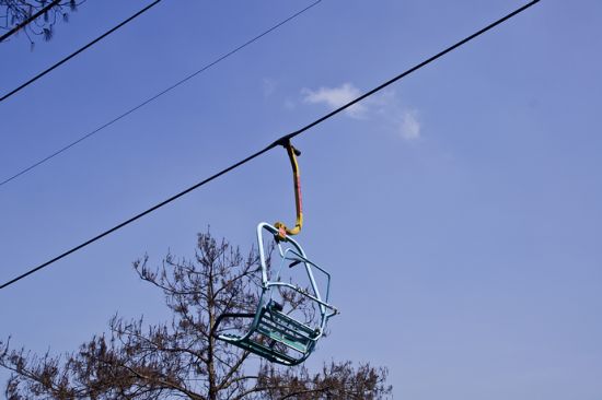 滑道饱览风韵尧山冈峦起伏显丰茂