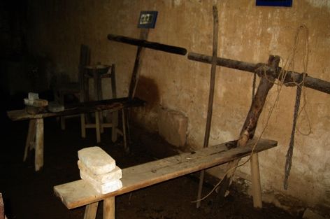 上饶集中营老虎凳