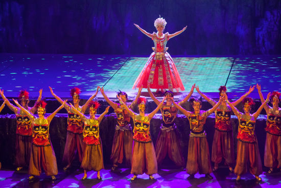 《烟雨凤凰》开演一月好评如潮 观众称"秒杀"同类演出