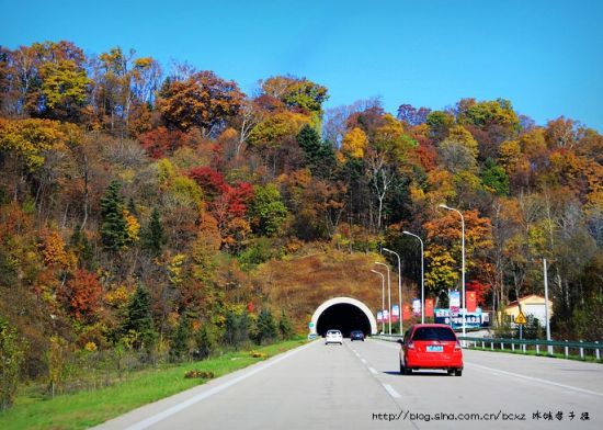 哈牡高速虎峰岭段这些年,随着公路修建的全面铺开,过去藏在深闺里的