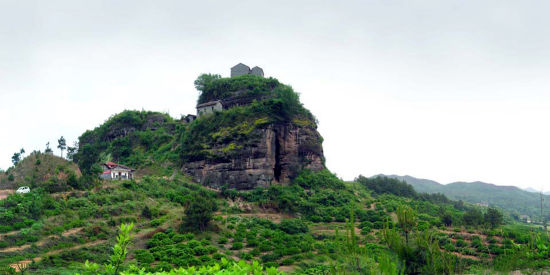 1,仙人洞 仙人洞地处白舍镇鄱阳村,又称"紫灵山,距县城29公里,昌